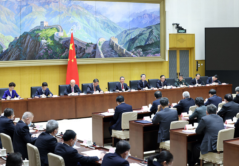 国务院总理李强3月17日主持召开新一届国务院第一次全体会议
