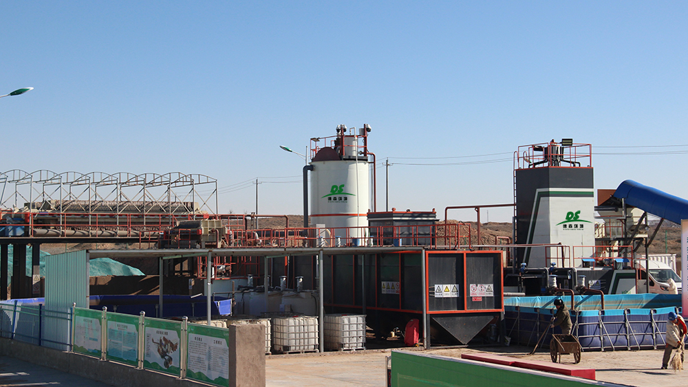 1763604436323748.jpg 德森环境土壤淋洗修复设备